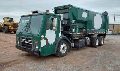 Mack LEU613 TERRAPRO SIDE LOAD Garbage Truck