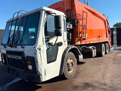 Mack LR600 Side Load Garbage Truck