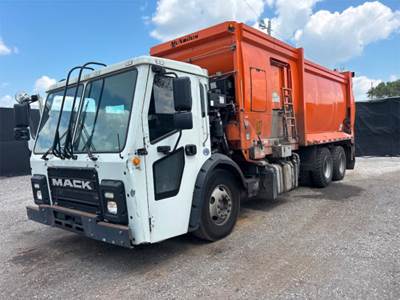 Mack LR613 Side Load Garbage Truck