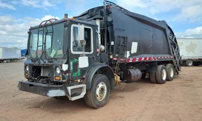 Mack MR688S Side Load Garbage Truck