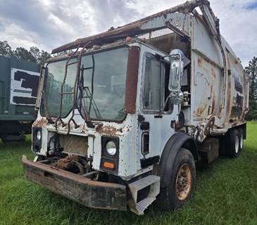 Mack MR688S Side Load Garbage Truck