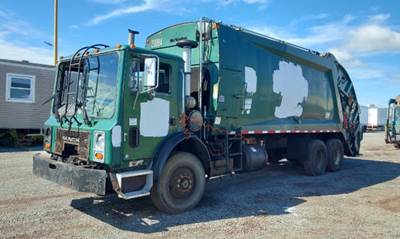 Mack MR688S Side Load Garbage Truck