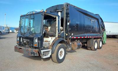 Mack MR688S REAR LOAD Garbage Truck