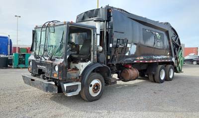 Mack MR688S REAR LOAD Garbage Truck