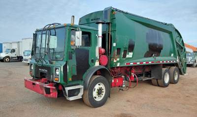 Mack MR688S REAR LOAD Garbage Truck