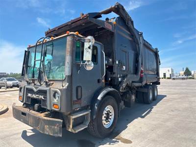 Mack MRU600 Side Load Garbage Truck