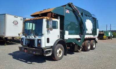 Mack MRU600 Side Load Garbage Truck