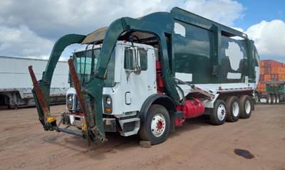 Mack MRU613 Side Load Garbage Truck