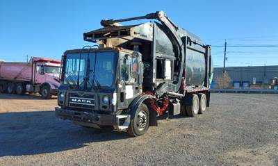 Mack MRU613 TERRAPRO FRONT LOAD Garbage Truck
