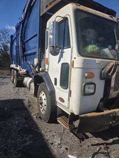 Peterbilt 520 6X4 FRONT LOADER Garbage Truck