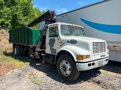 International 4700 Grapple Truck