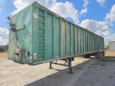 SpecTec Live Floor Trailer