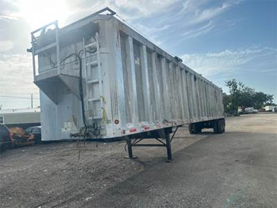 Travis Live Floor Trailer