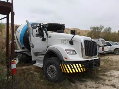 International HX620 Mixer / Ready Mix / Concrete Truck