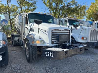 Mack Granite GU813 Mixer / Ready Mix / Concrete Truck