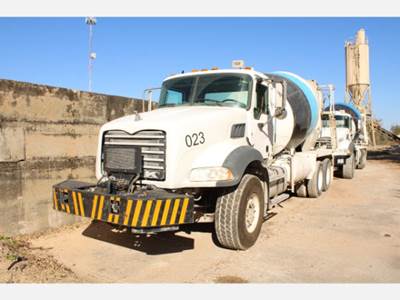 Mack Granite GU813 Mixer / Ready Mix / Concrete Truck