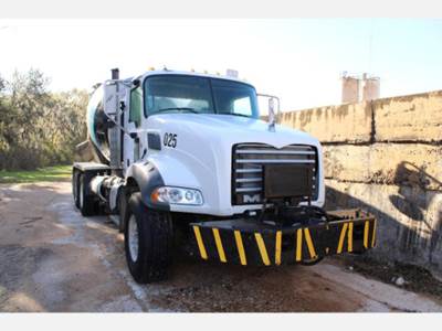 Mack Granite GU813 Mixer / Ready Mix / Concrete Truck