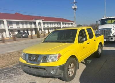 Nissan Frontier Crew Cab Truck