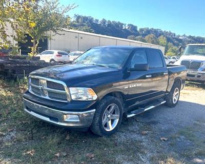 RAM 1500 SLT CREW CAB 4X4 Truck