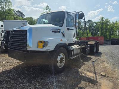 Freightliner 114SD Roll Off Truck