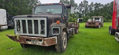 International F2674 Roll Off Truck