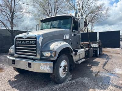 Mack 700GU Roll Off Truck