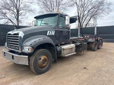 Mack Granite GU713 Roll Off Truck