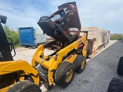 Caterpillar 242D3 Mini Skid Steer