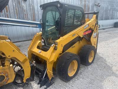 Caterpillar 242D3 Mini Skid Steer