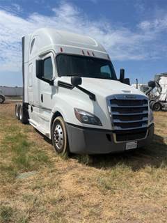 Freightliner Cascadia Sleeper Semi Truck