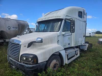 Freightliner T799 Sleeper Semi Truck