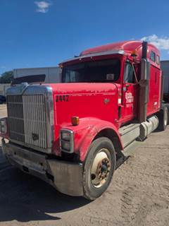 International J442 Sleeper Semi Truck