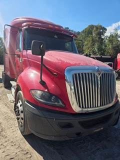 International J447 Sleeper Semi Truck
