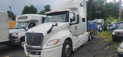 International LT625 Sleeper Semi Truck