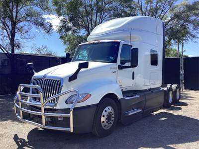 International LT625 Sleeper Semi Truck