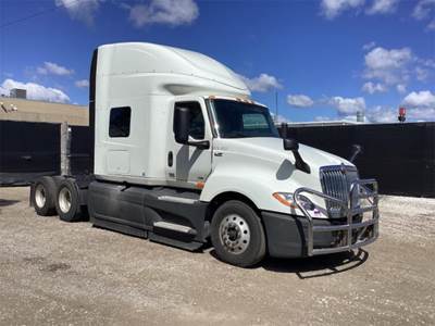 International LT625 Sleeper Semi Truck