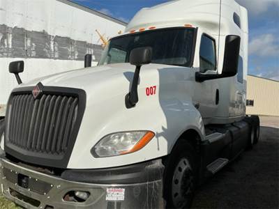 International LT625 Sleeper Semi Truck