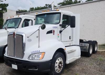 Kenworth T600 Sleeper Semi Truck