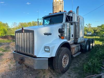 Kenworth T800 Sleeper Semi Truck