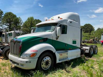 Peterbilt 387 Sleeper Semi Truck
