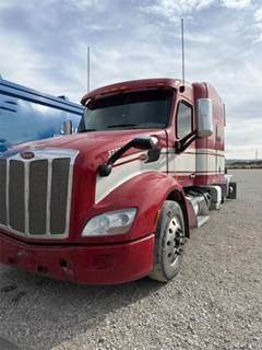 Peterbilt 579 Sleeper Semi Truck