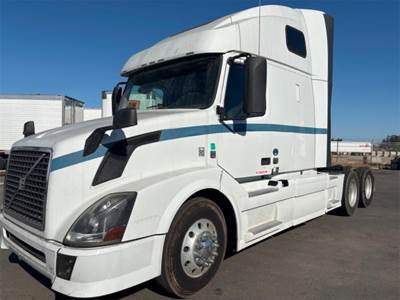 Volvo VNL670 Sleeper Semi Truck