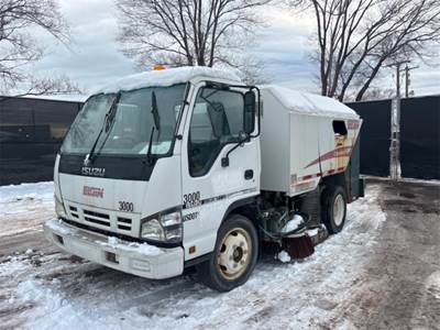 Isuzu NQR Sweeper Truck