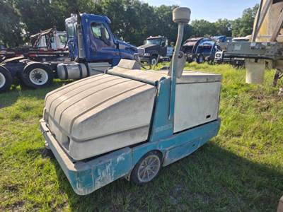 Tennant 6600 Sweeper Truck