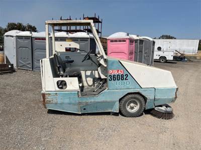 Tennant 800 POWER Sweeper Truck
