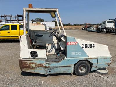 Tennant 800 POWER Sweeper Truck