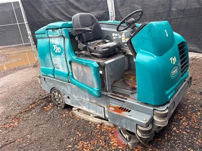 Tennant Sweeper Truck