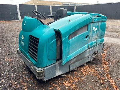 Tennant Sweeper Truck