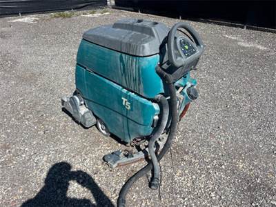 Tennant T5 Sweeper Truck