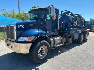 Peterbilt 348 Vacuum Truck